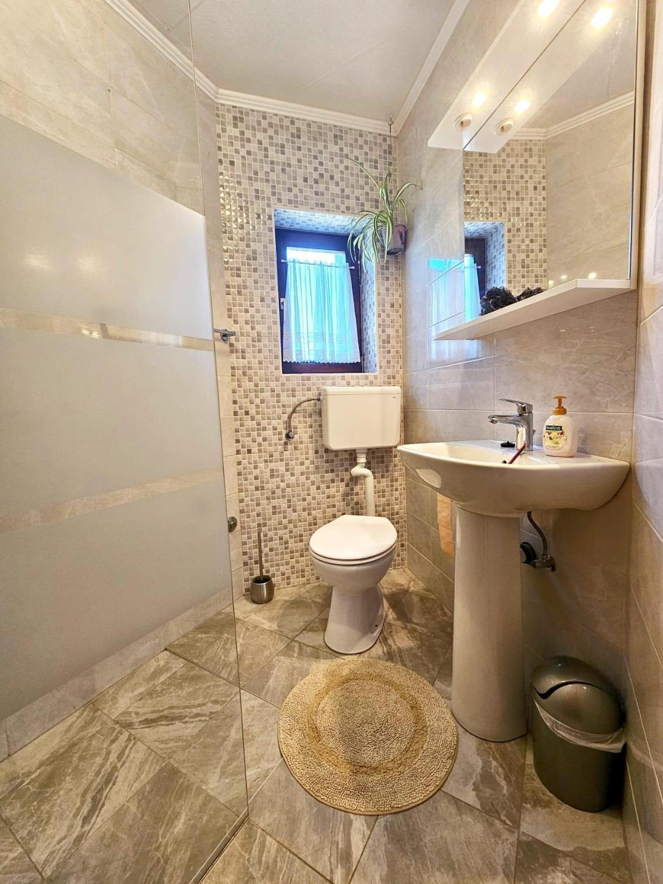 Apartments With A Parking Space Malinska Ngoại thất bức ảnh